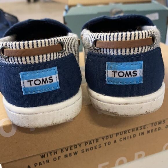 TOMS | Toddlers' Biminis Shoes: Navy/White Like New | 10 - Picture 6 of 7